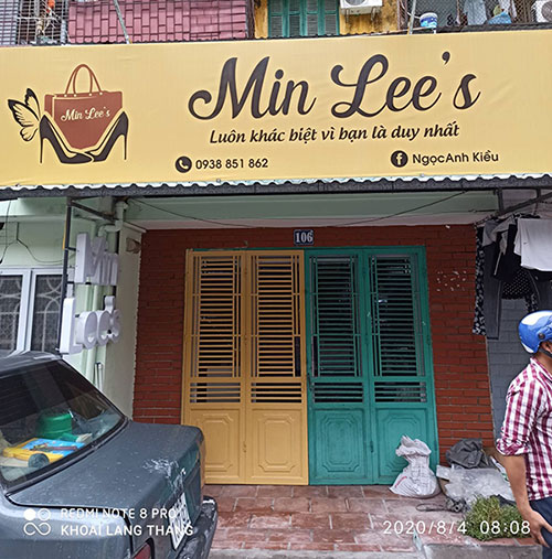Biển hiệu cửa hàng Min Lee's 
